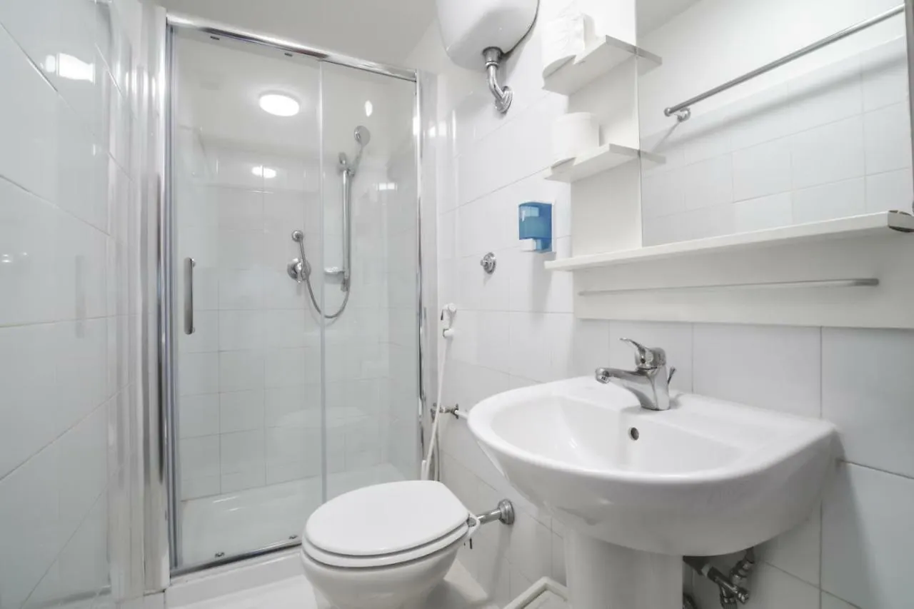 Vertex Homes Roma 0*,  Itália